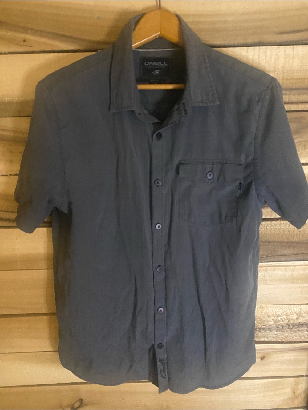 O'Neill Men's Short Sleeve Button-Down Shirt in Charcoal gray striped medium